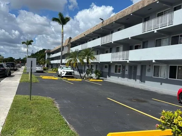 11005 SW 1st St APT 302, Sweetwater, FL 33174