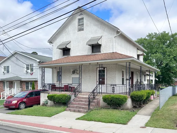 416 Dunmore St, Throop, PA 18512