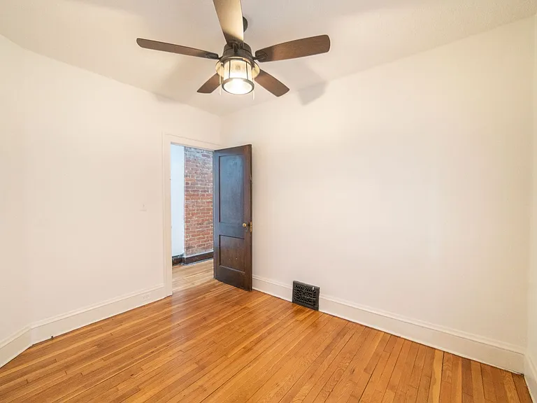 2215 W 14th St — Photo 10