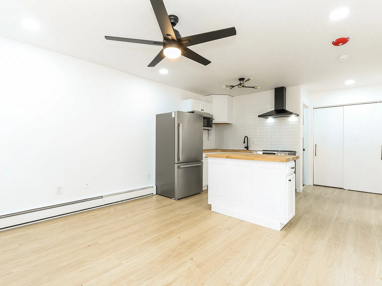 2 bed, 702 sqft, $1,625 — Photo 3