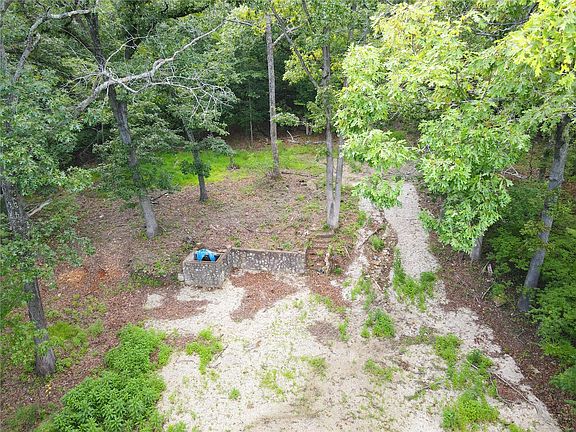 5th image of 72 S Lake Dr