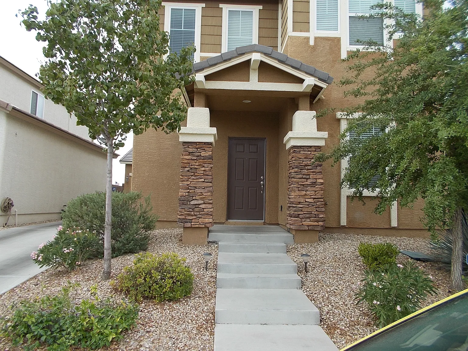 3 bed, 2.5 bath, 1870 sqft, $2,300 — Photo 2