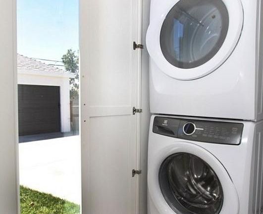 3rd image of 2211 Mira Mar Ave