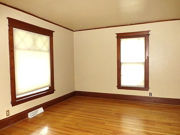 3rd image of 15906 W South St