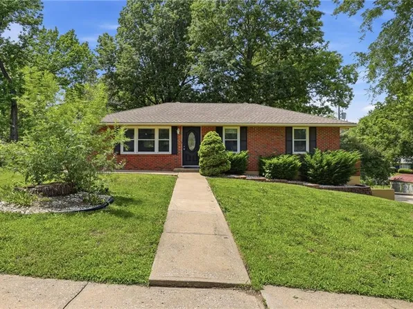 8506 Maple Ave, Raytown, MO 64138