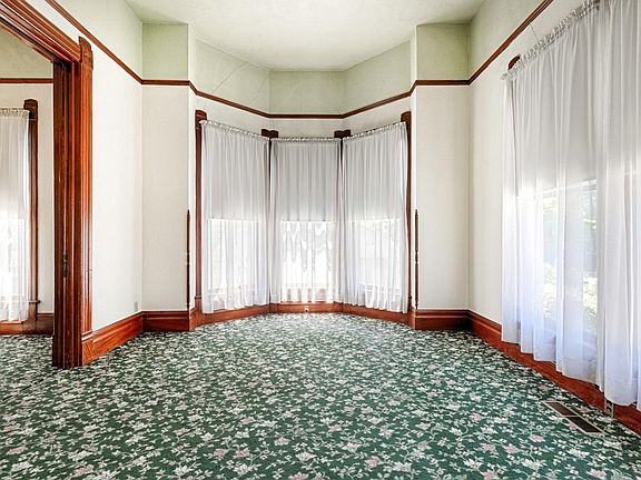 5th image of 654 King Street