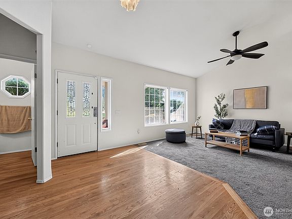 3rd image of 844 Holbeck Drive