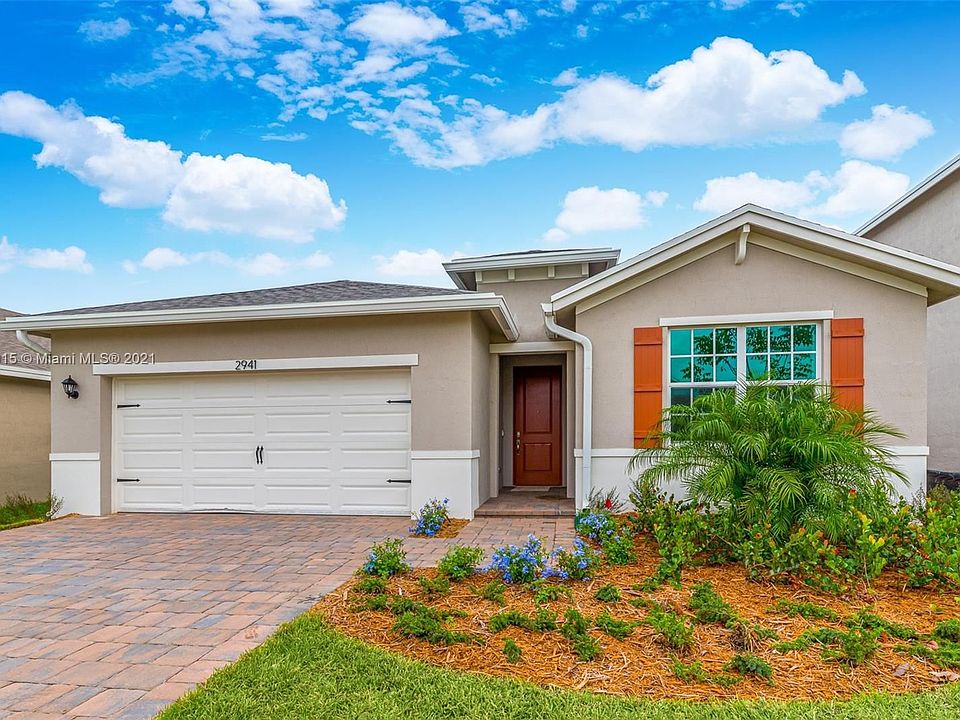 1st image of 2941 NE Breezeway Cir