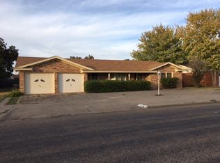 911 W 7th St, Idalou, TX 79329