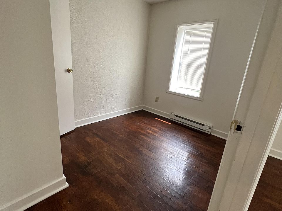 2nd image of 170 Hickman St #2