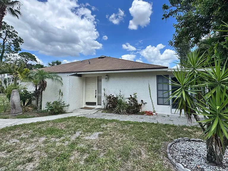 5368 Royal Palm Ave — Photo 1