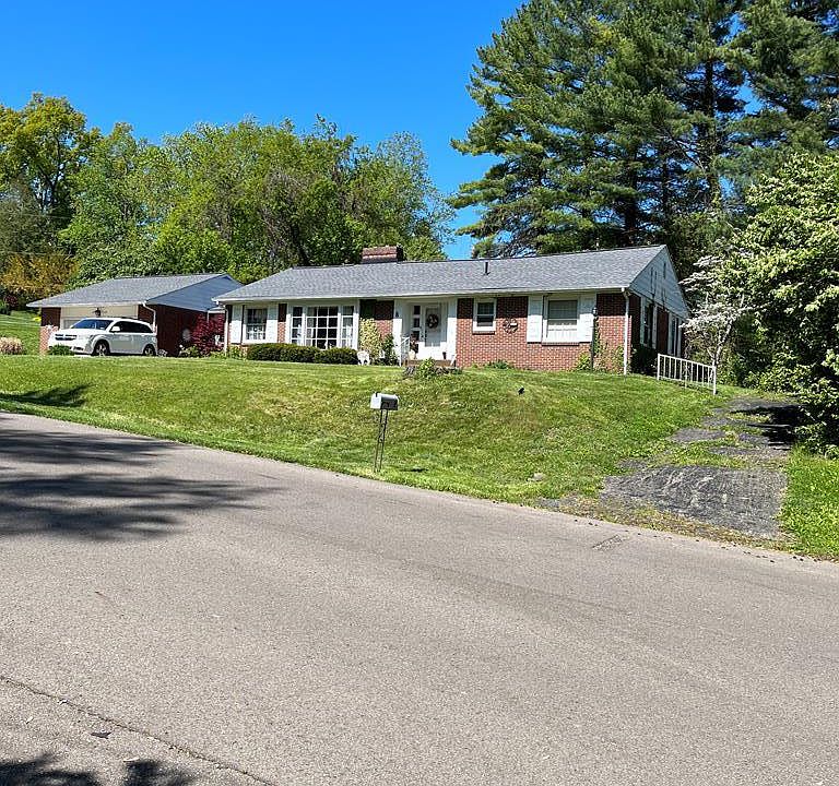 1st image of 8 Mead Dr