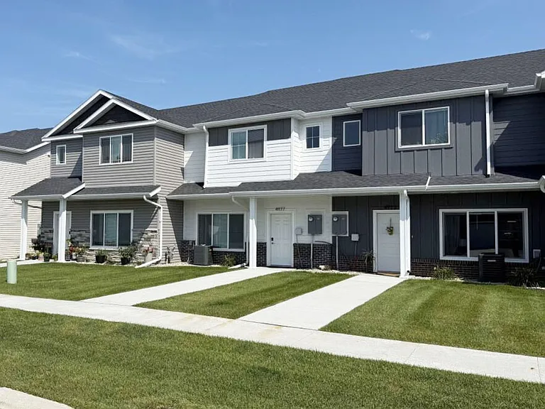 Valley View Town Homes — Photo 2