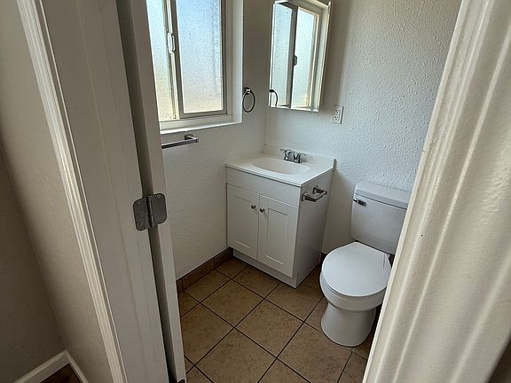 4th image of 530 N San Joaquin St #10