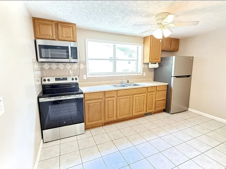 833 Cumberland Dr — Photo 4