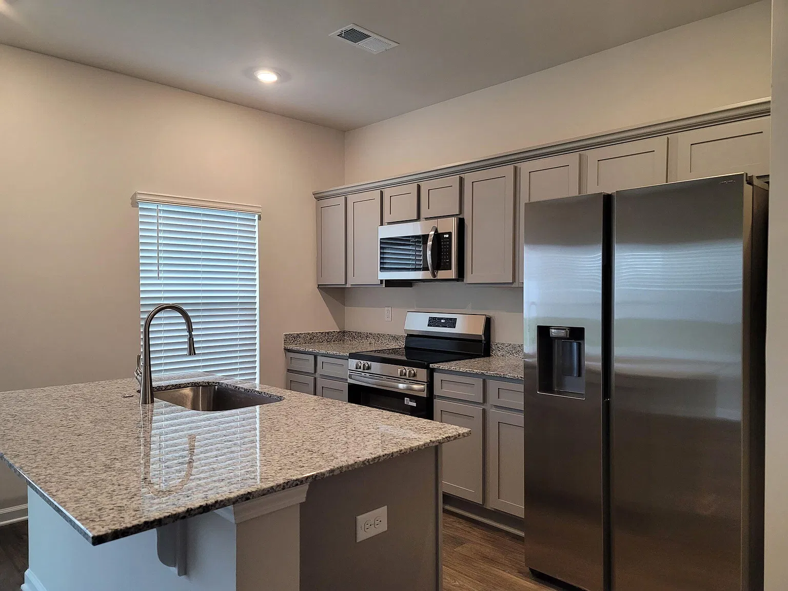 3 bed, 2.5 bath, 1454 sqft, $1,850 — Photo 2