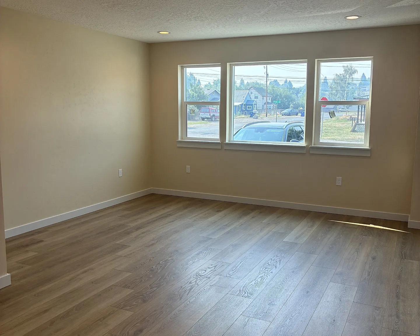 3 bed, 1600 sqft, $1,550 — Photo 1