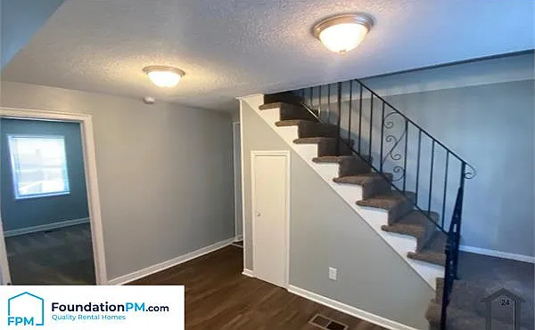1392 Kyle St — Photo 7