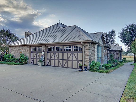 3rd image of 272 Edward Farris Rd