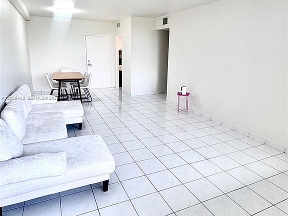 4th image of 7441 Wayne Ave APT 1C