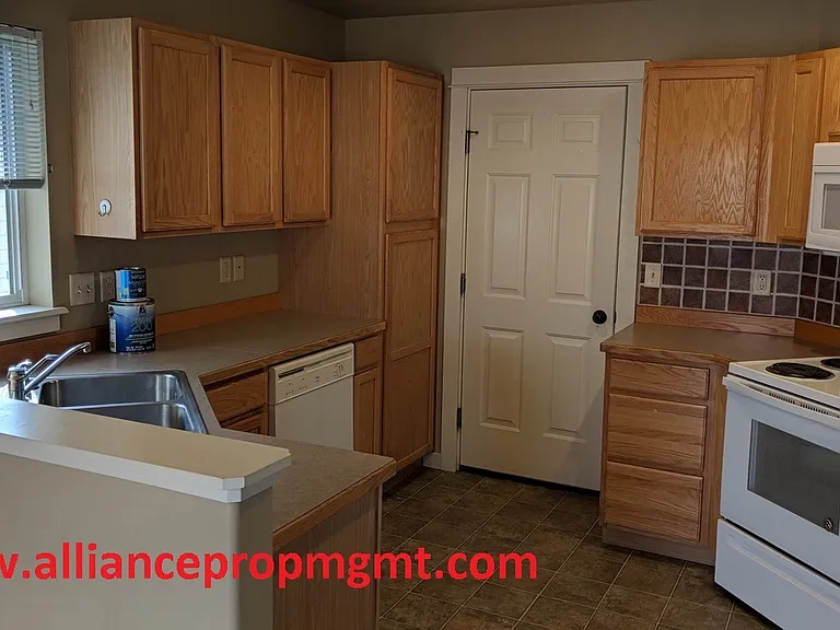 2907 Lily Dr — Photo 3