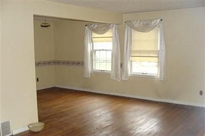 5th image of 2613 Hawthorne Rd
