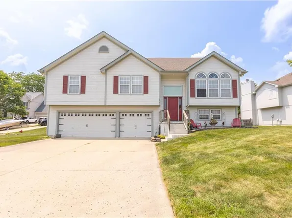 2201 NE 2nd St, Blue Springs, MO 64014