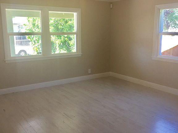 3rd image of 3909 San Carlos Way