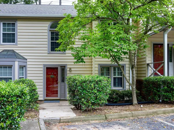 202 Oak Hollow Ct, Raleigh, NC 27613