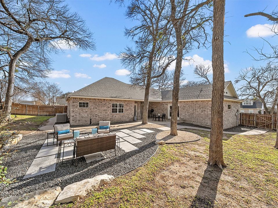 1st image of 117 Lost Oaks Dr
