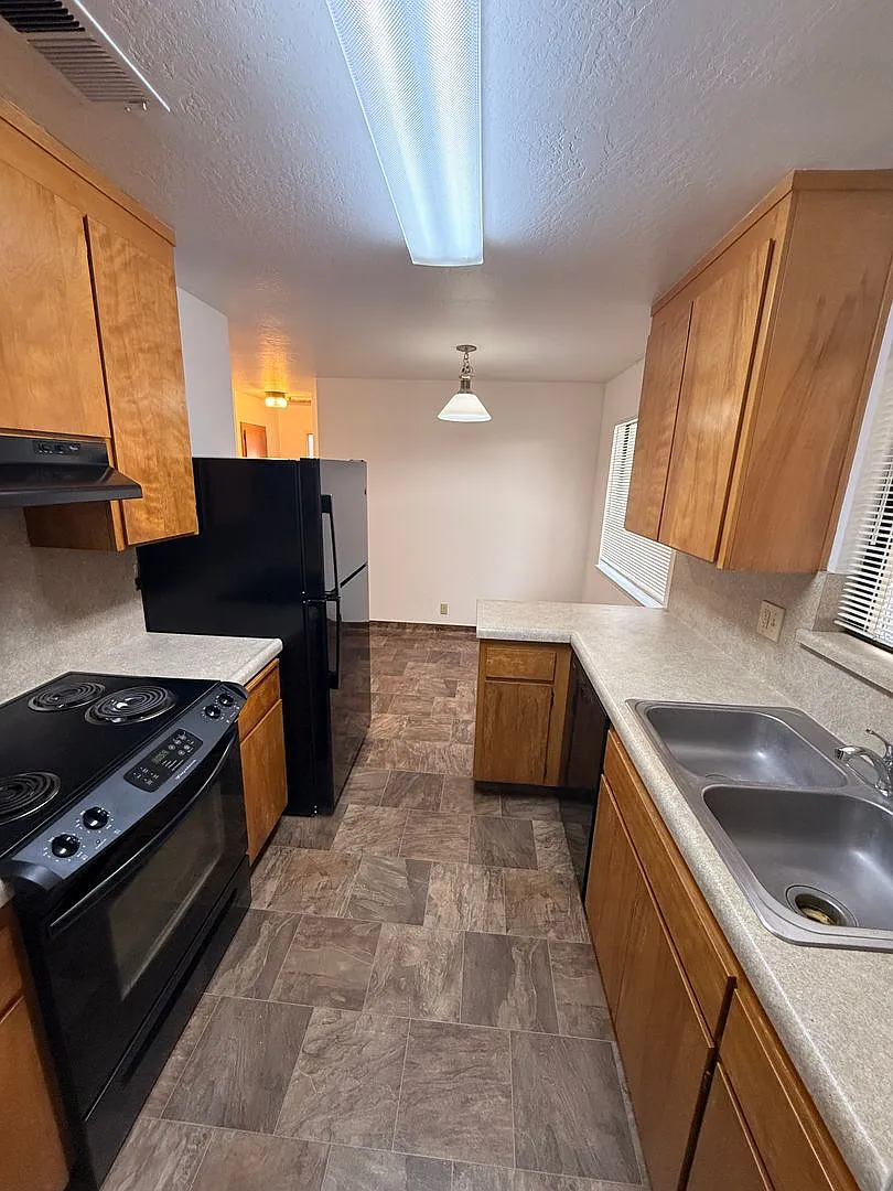 0665 - 965 Cyndi Cir — Photo 4