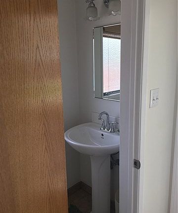 3rd image of 1216 E Grovecenter St