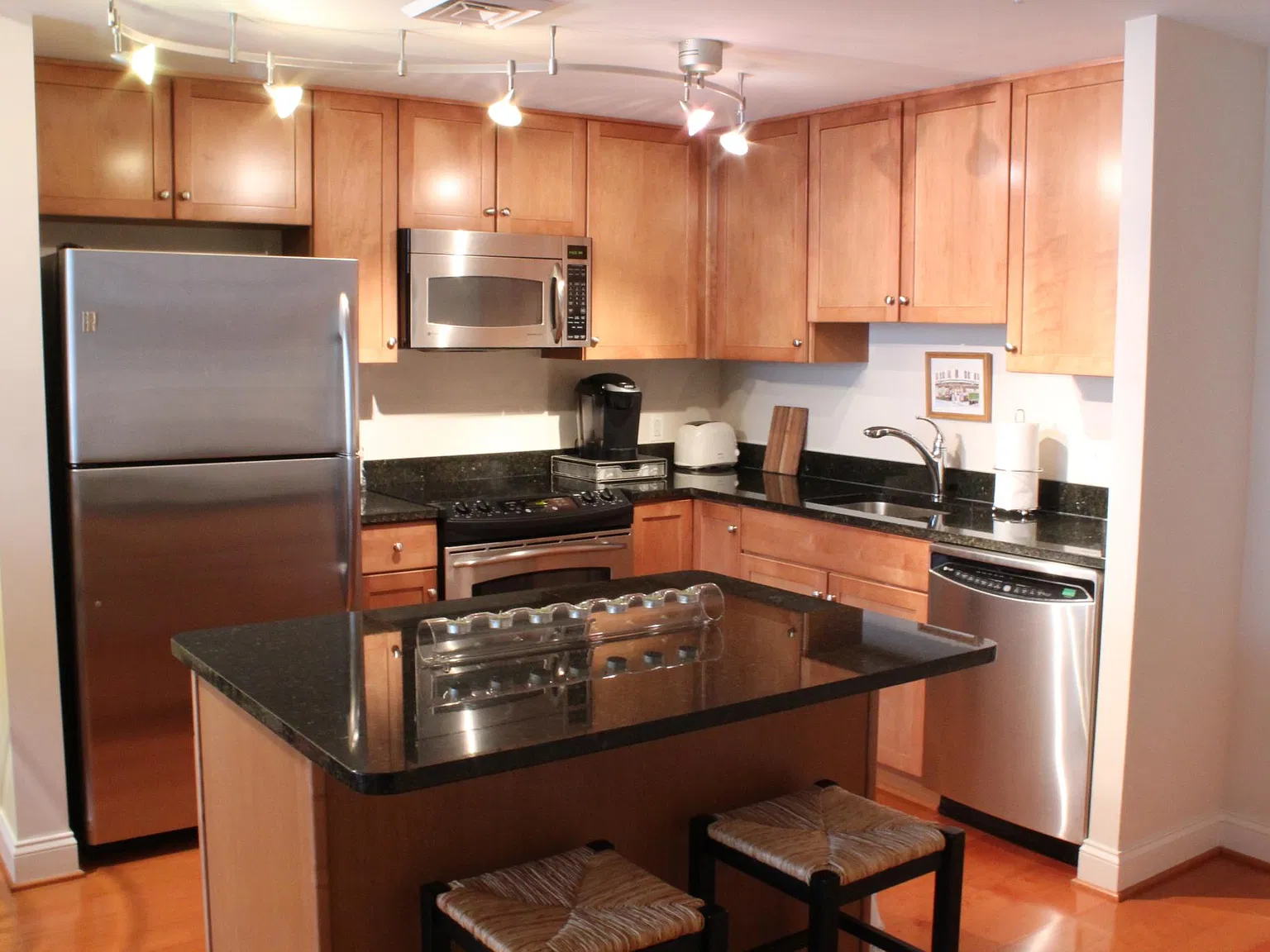 1 bed, 738 sqft, $2,500 — Photo 2