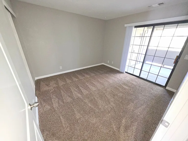 2411 Mission Ave — Photo 12