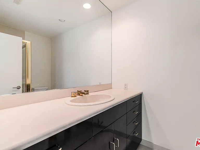 811 N Hillcrest Rd — Photo 33