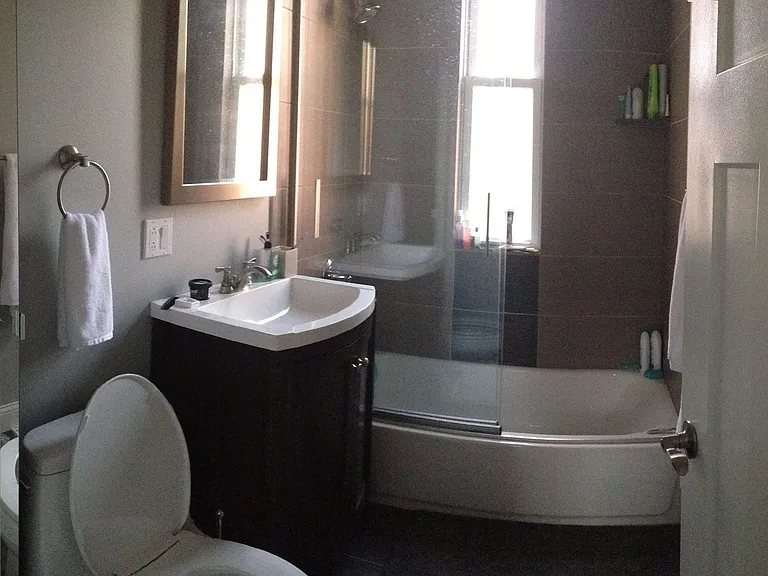 1101 N Winchester Ave — Photo 5