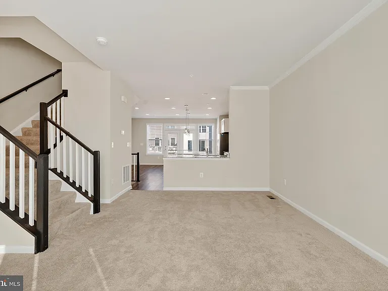 1023 Flester Ln — Photo 2