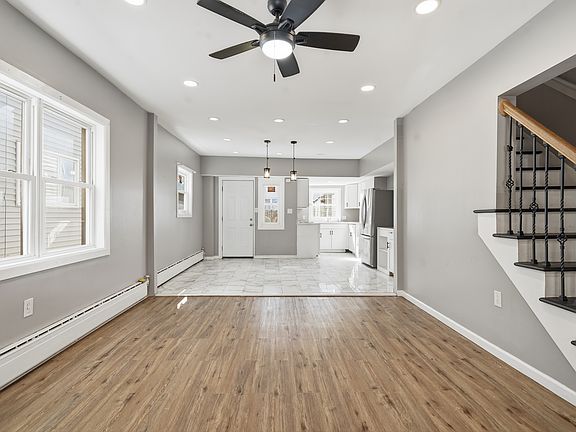 4th image of 406 New Grove St #1