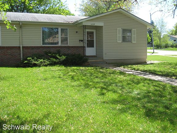 2nd image of 3223 S 50th St #7970017