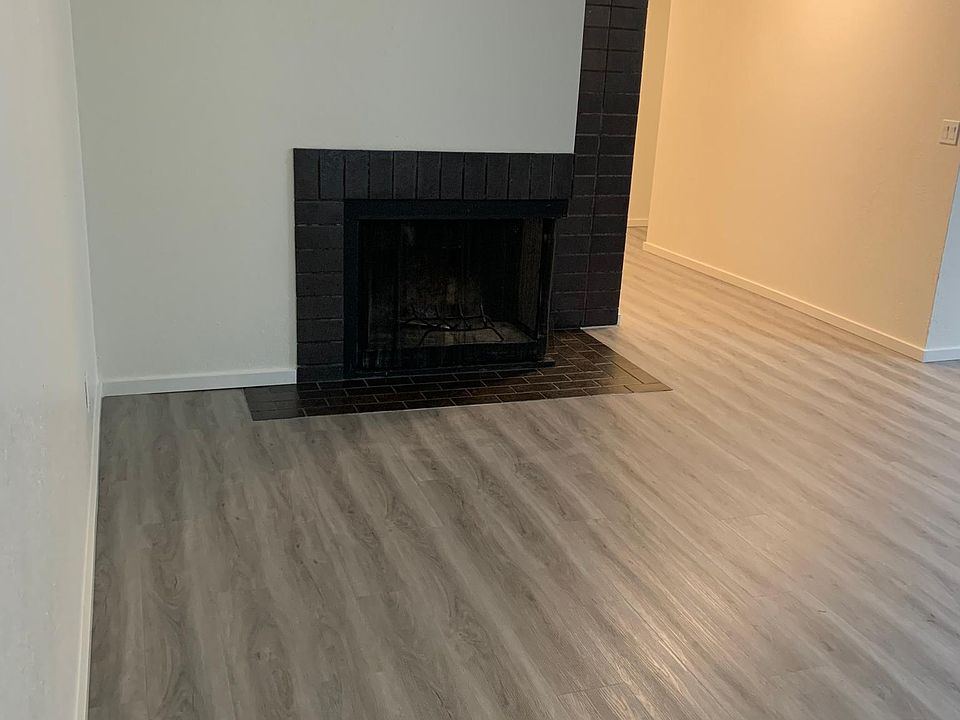 1st image of 18121 24th Ave NE APT 101