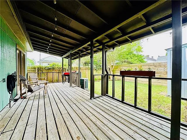 620 Gallier St — Photo 9