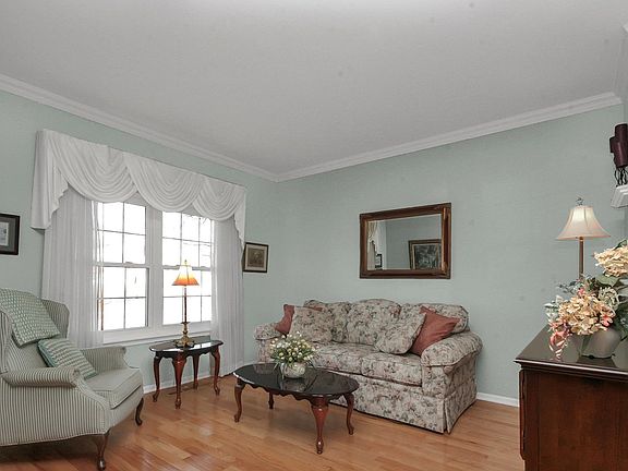 3rd image of 6905 Zachary Dr
