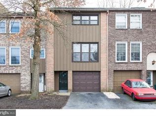 27 Club Ln, Reading, PA 19607