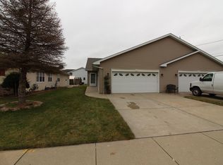 1405 81st St, Kenosha, WI 53143