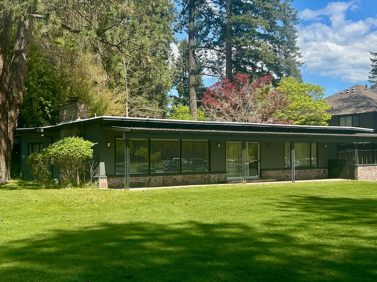 Building Photo - 10216 N Fairway Dr