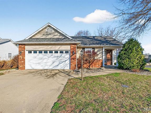 2nd image of 4 Huntington Place Dr