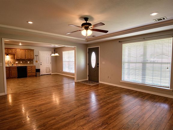 4th image of 156 Marie Dr