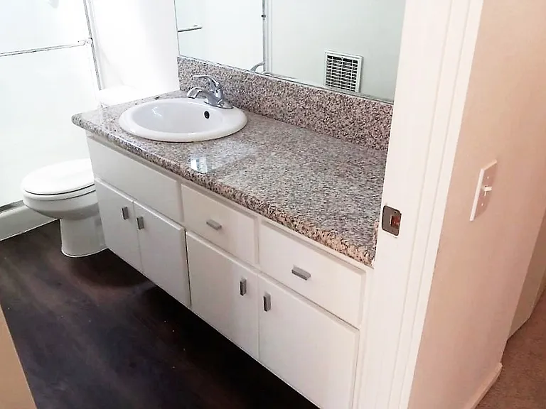 1414 Greenfield Apartments — Photo 23