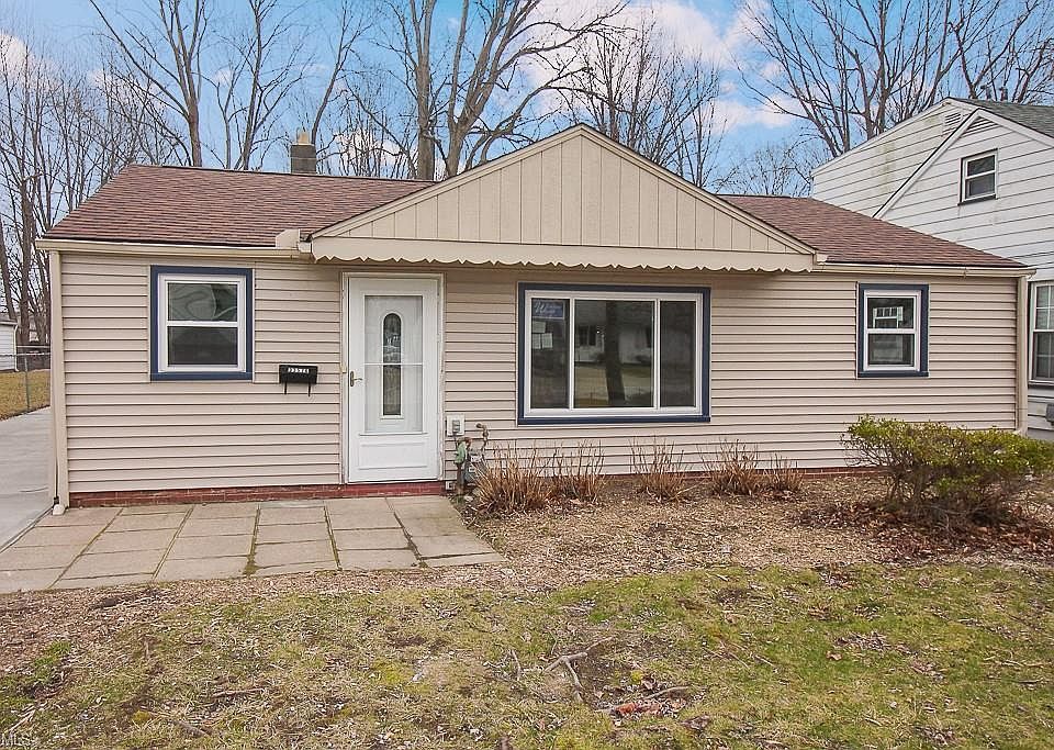 1st image of 33576 Willowick Dr