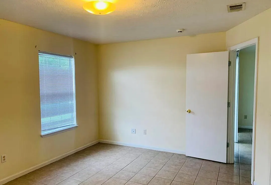 3 bed, 1220 sqft, $1,800 — Photo 4